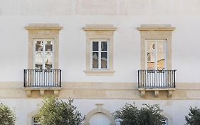 Byssus Suites